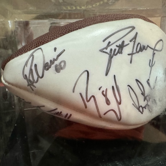 Signed ball - Picture 3 of 4